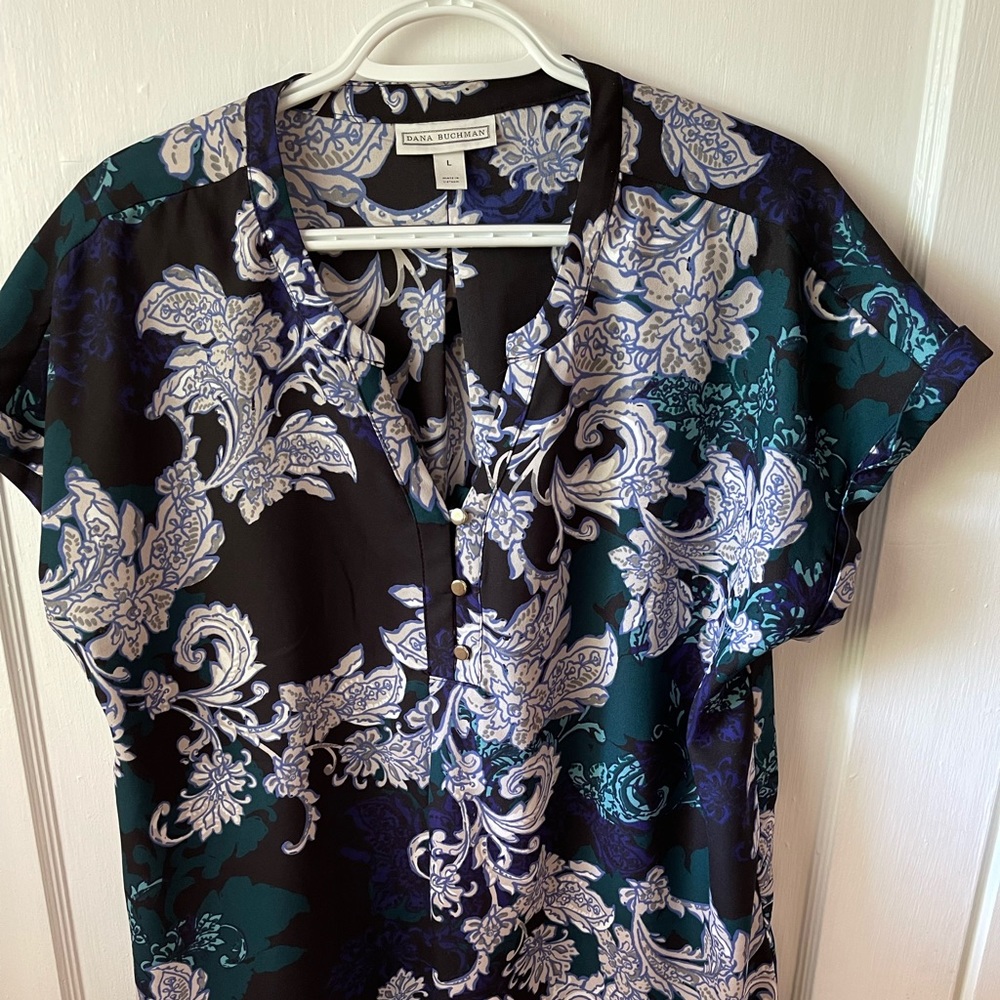Dana Buchman Large, short-sleeved, black/blue/ teal/silver/white swirl top